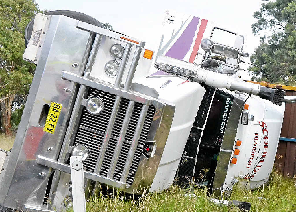 A double-decker Scofield’s livestock truck travelling north from Stanthorpe rolled on the New England Hwy just before the turn-off to Turner’s Creek Rd at Dalveen. A double-decker Scofield’s livestock truck travelling north from Stanthorpe rolled on the New England Hwy just before the turn-off to Turner’s Creek Rd at Dalveen.
